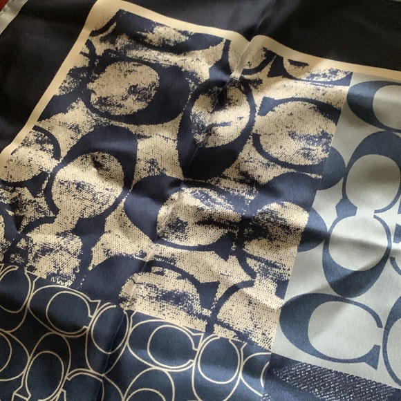 Coach silk signature scarf - Picture 9 of 9